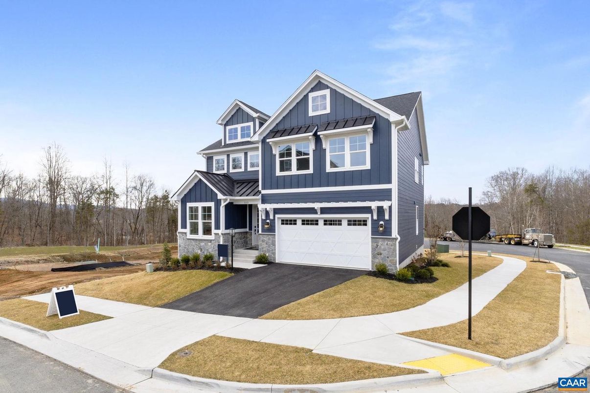 Attached, Exterior, Facade, Farmhouse