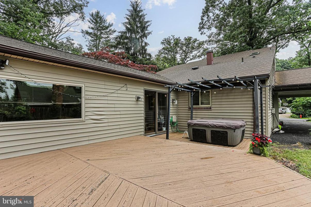 Exterior, Hot Tub