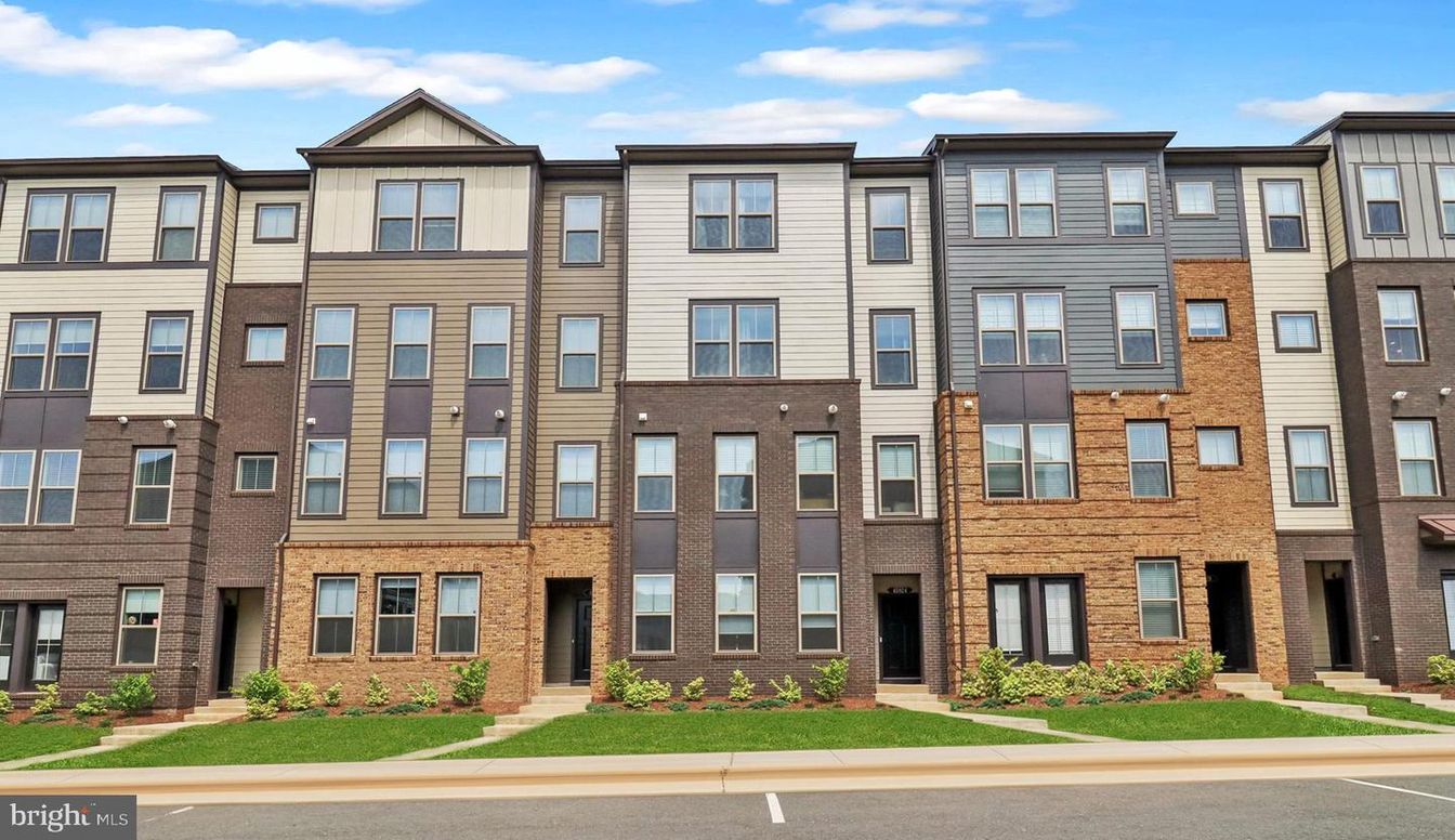 Exterior, Facade, Brick Facade, Rowhouse