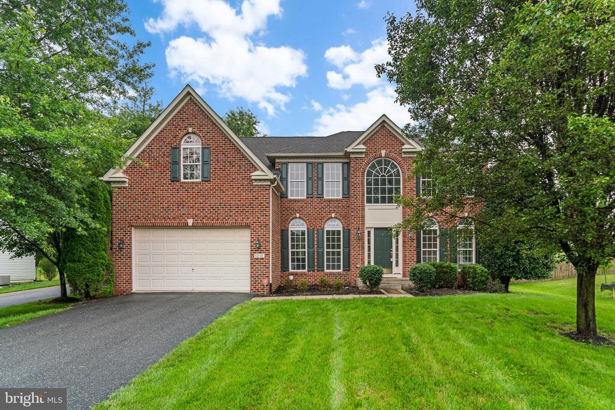Attached, Exterior, Facade, Brick Facade, Brick Traditional