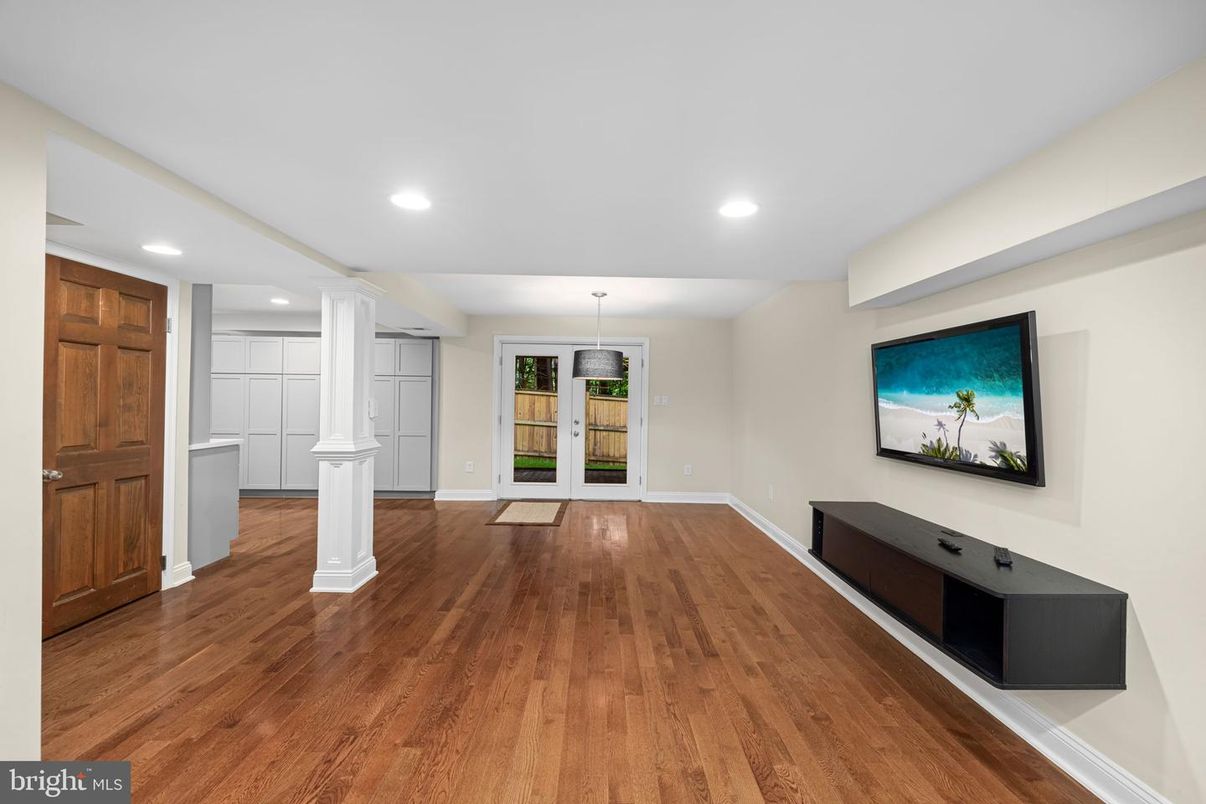 Empty room, Interior, Pendant Lights, Recessed Lighting, Wood Texture Flooring