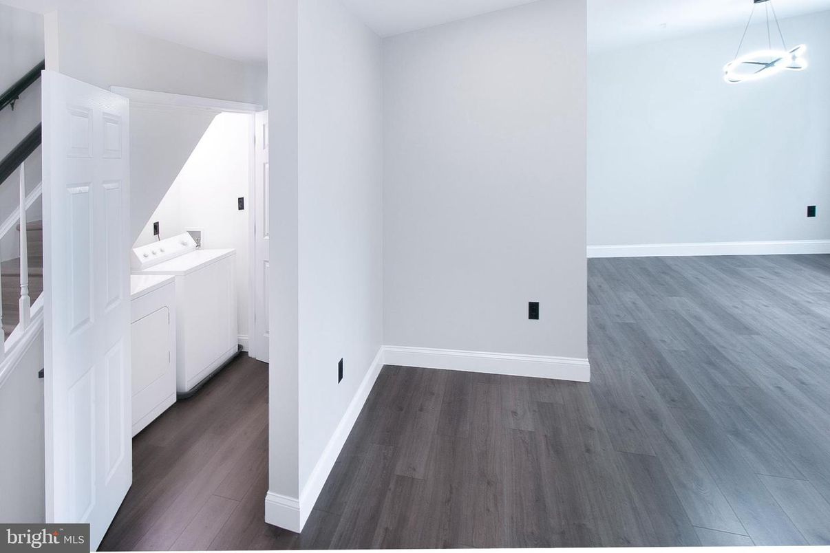 Interior, Pendant Lights, Washer, Wood Texture Flooring