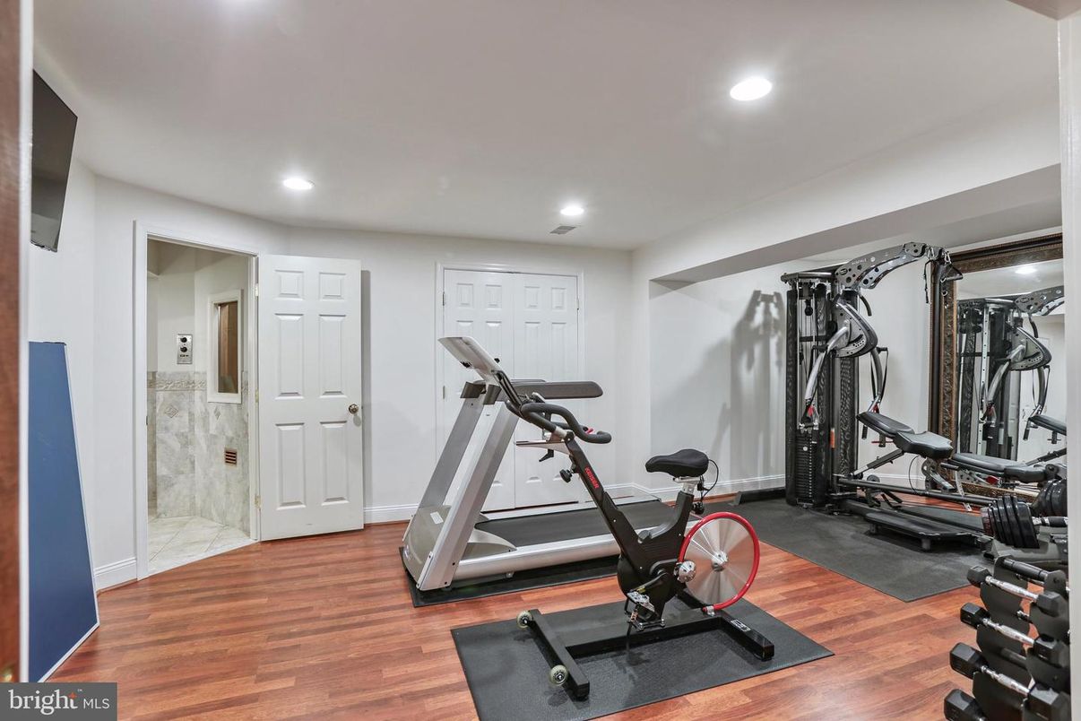 Fitness Equipment, Interior, Recessed Lighting, Wood Texture Flooring