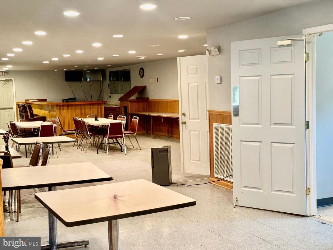 Dining room, Interior, Recessed Lighting