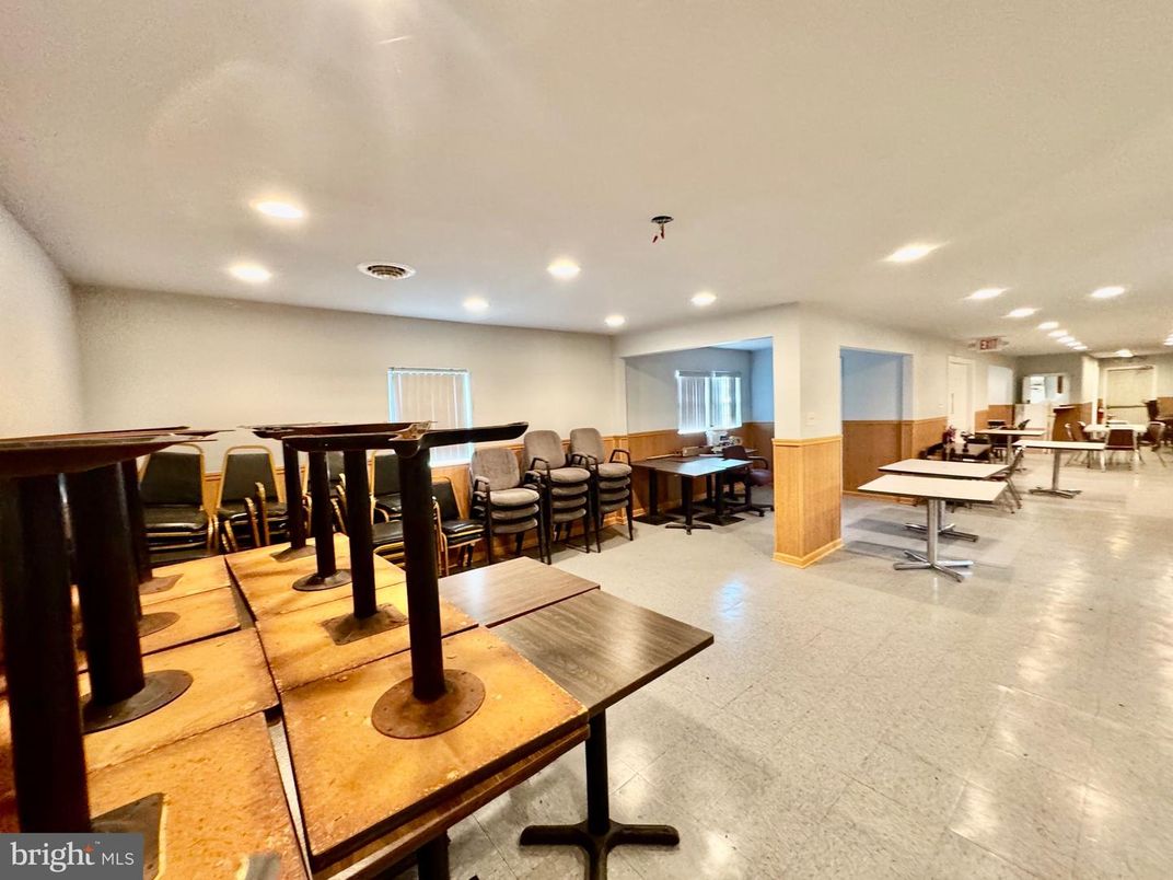 Dining room, Interior, Recessed Lighting