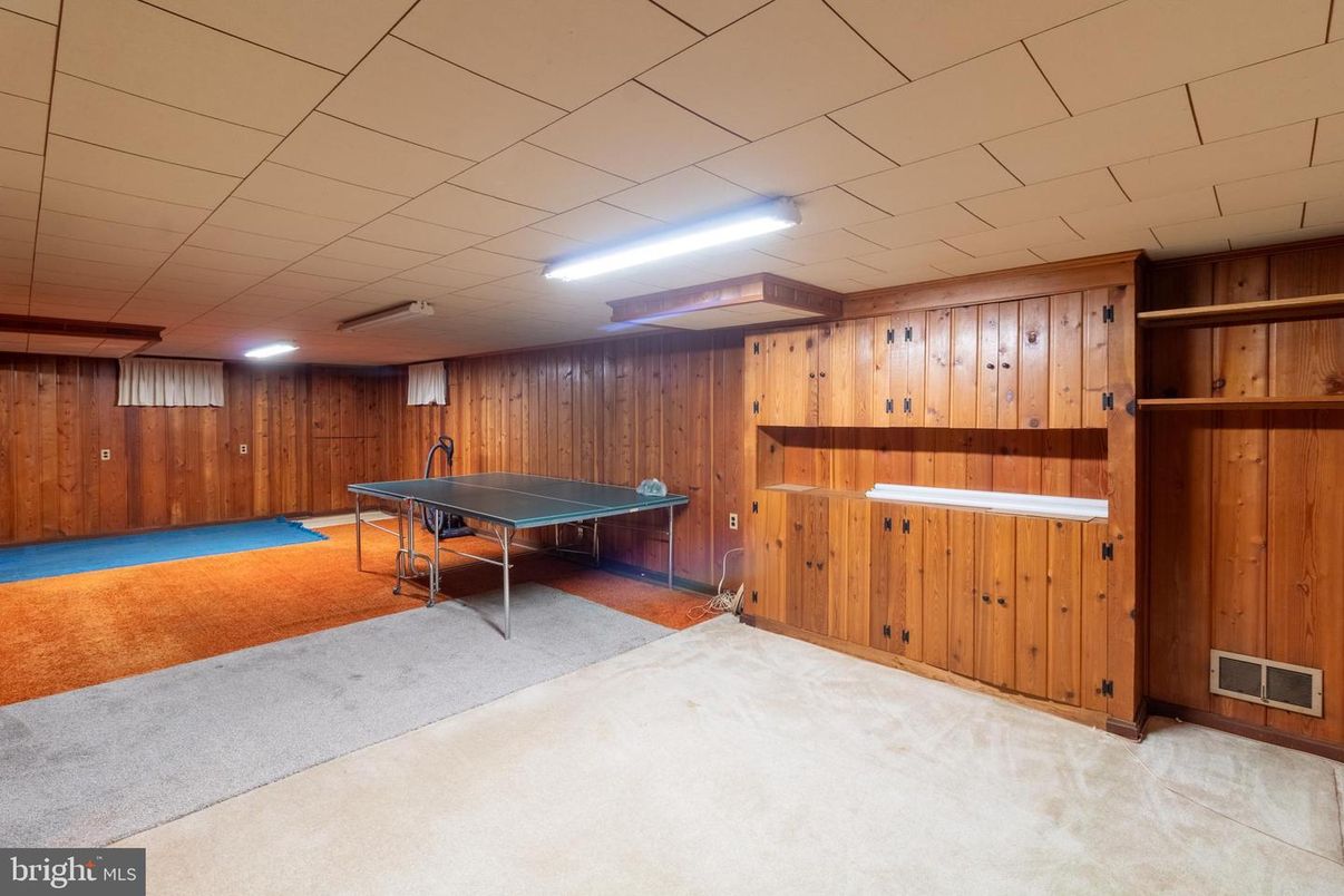 Game Room, Interior, Recessed Lighting, Wooden Walls
