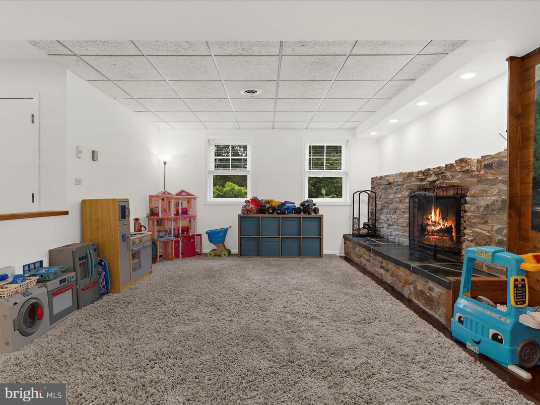 Fireplace, Interior, Recessed Lighting
