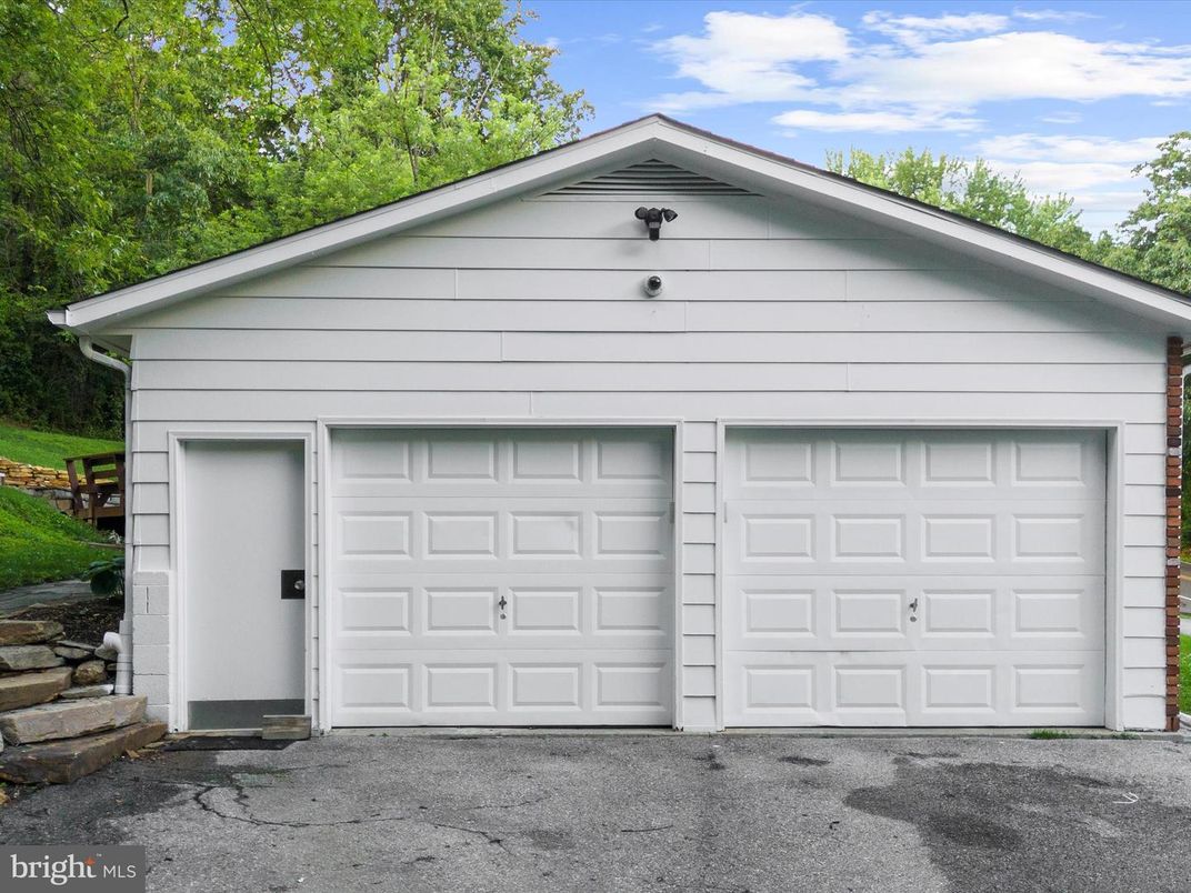 Detached Garage, Exterior