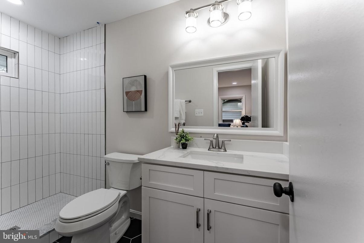 Bathroom, Interior, Recessed Lighting