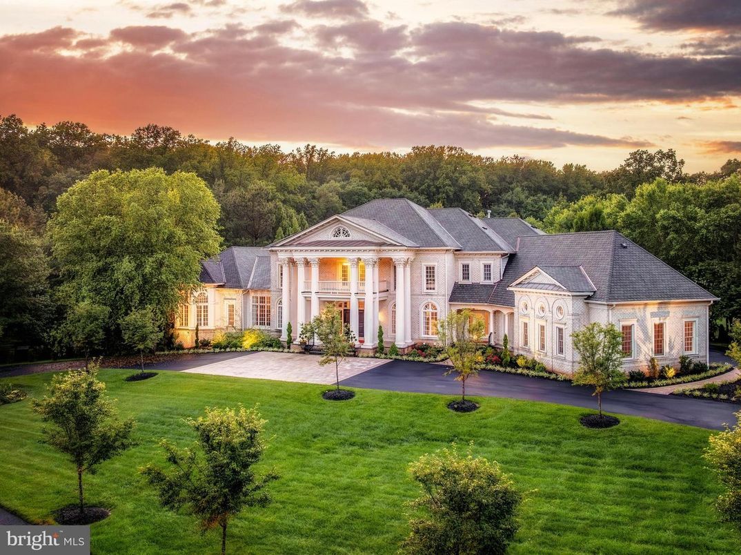 Backyard, Exterior, Facade, French Provincial