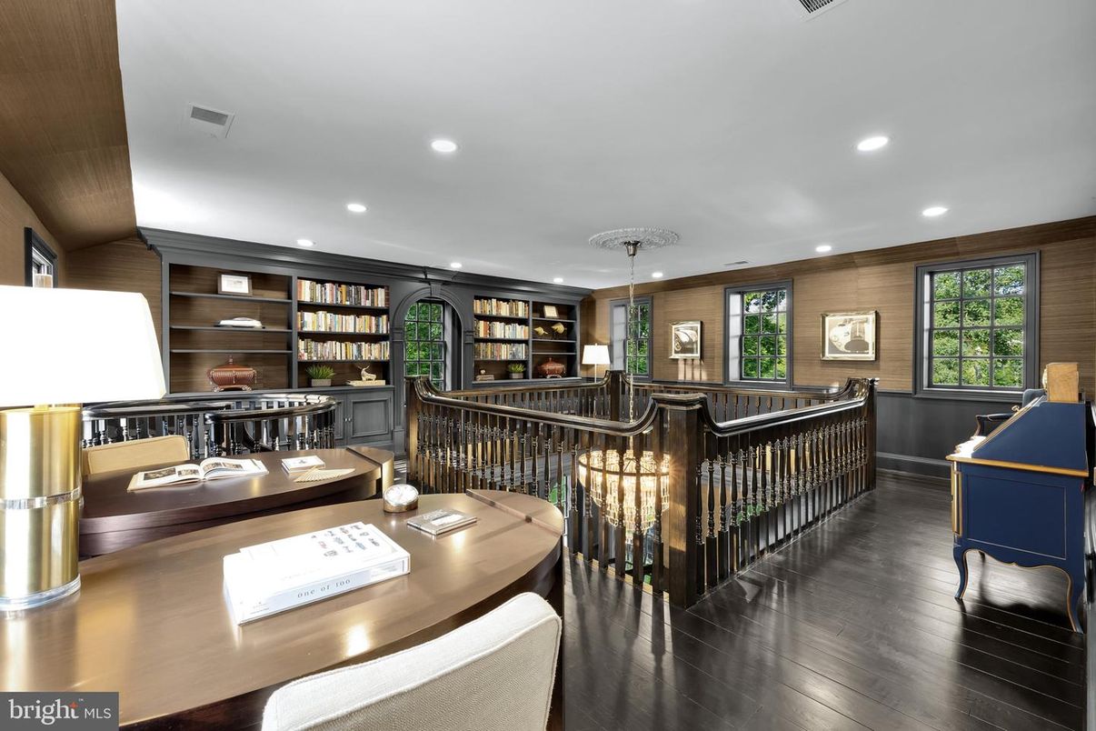 Interior, Recessed Lighting, Wood Texture Flooring, Wooden Walls