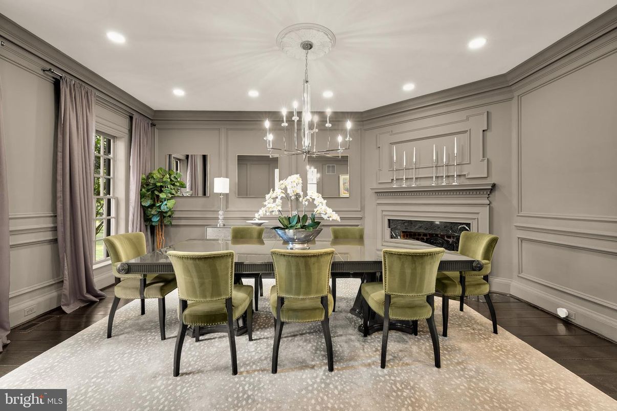 Chandelier, Dining room, Fireplace, Interior, Recessed Lighting, Wood Texture Flooring