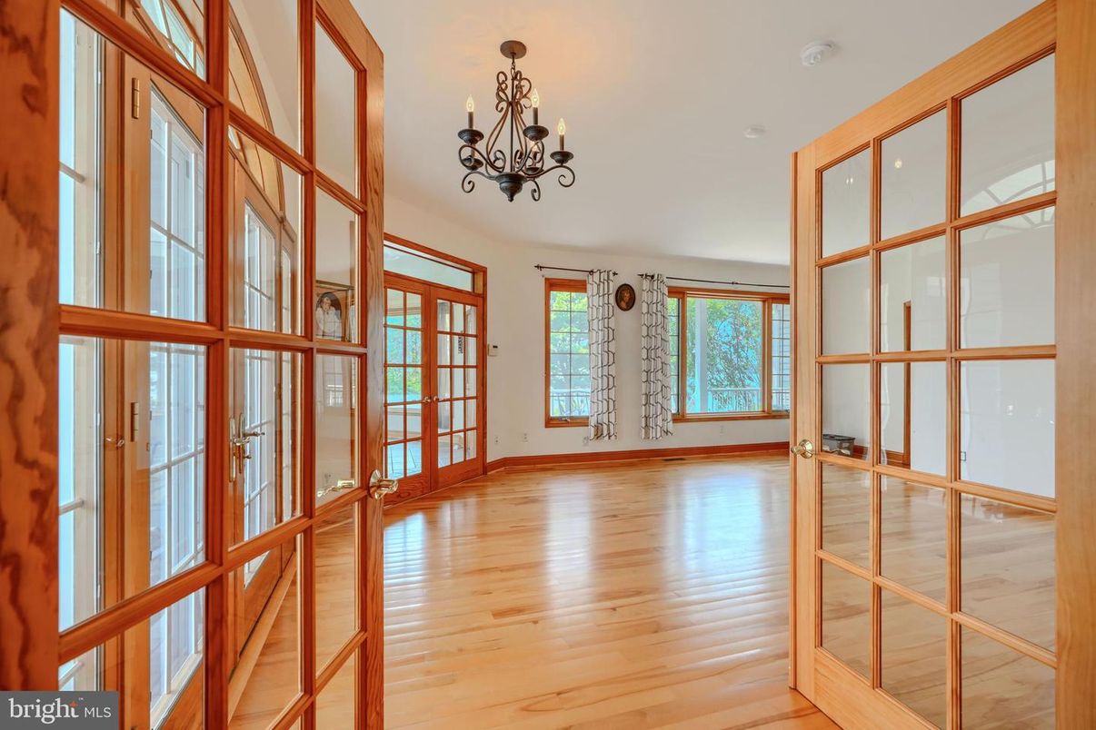 Chandelier, Empty room, Interior, Wood Texture Flooring