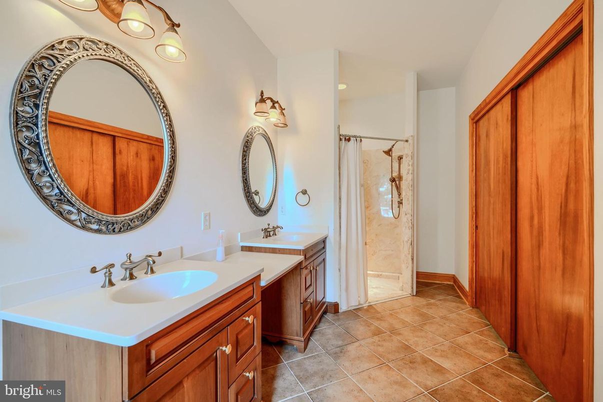 Bathroom, Dual Sink Vanities, Interior