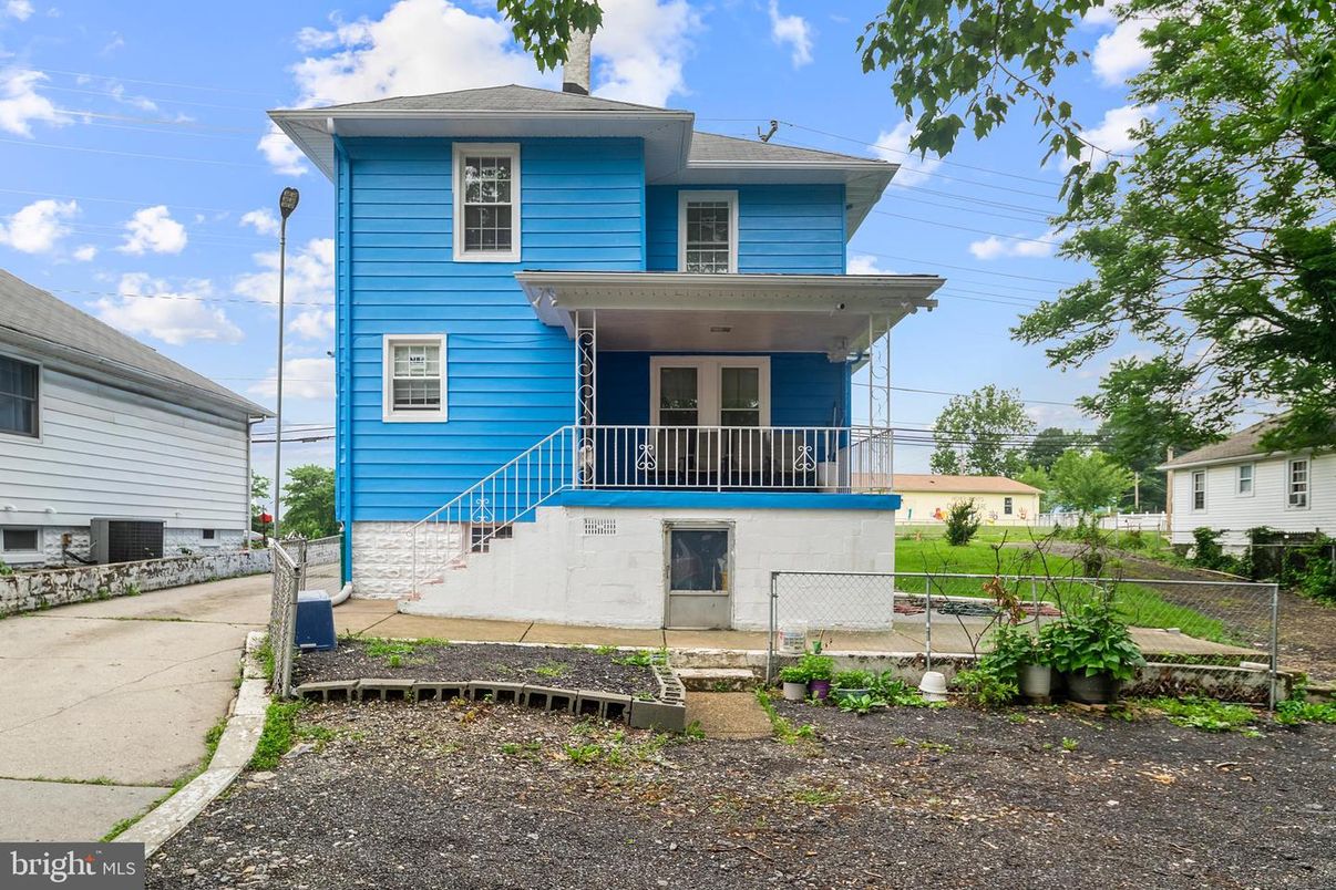 Backyard, Exterior, Facade, American Foursquare