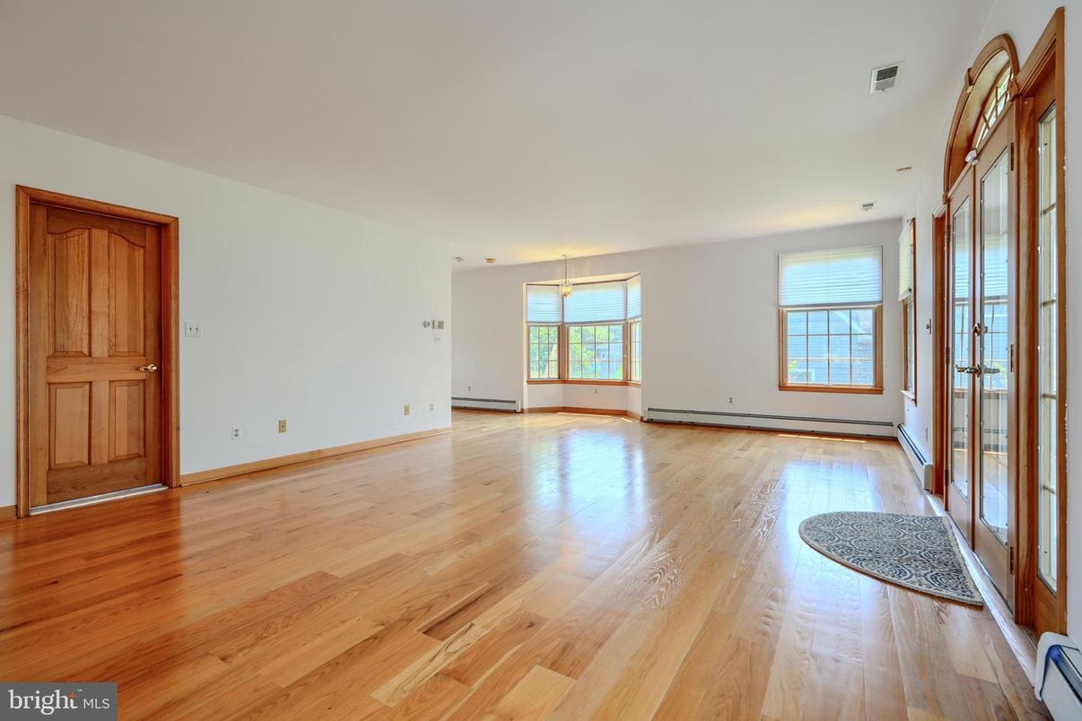 Empty room, Interior, Pendant Lights, Wood Texture Flooring