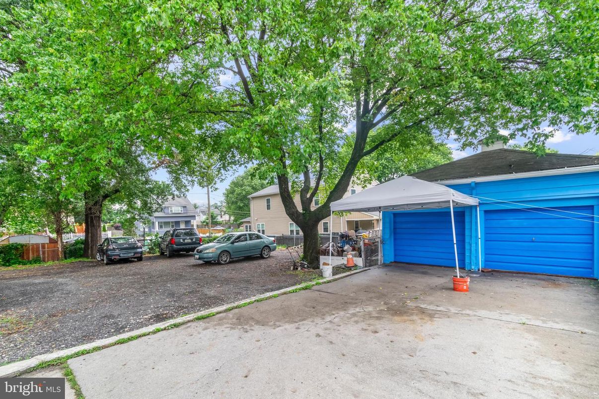 Detached Garage, Exterior