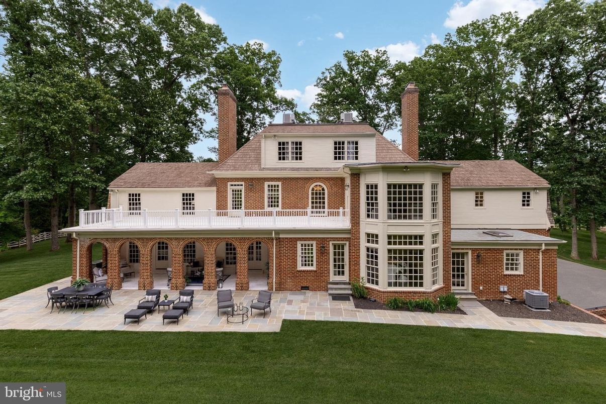 Backyard, Exterior, Facade, Brick Facade, Georgian