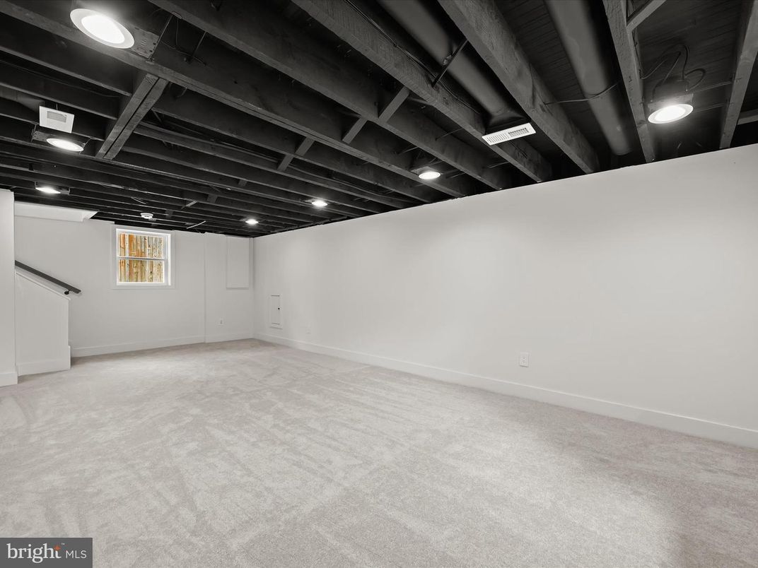 Empty room, Interior, Recessed Lighting