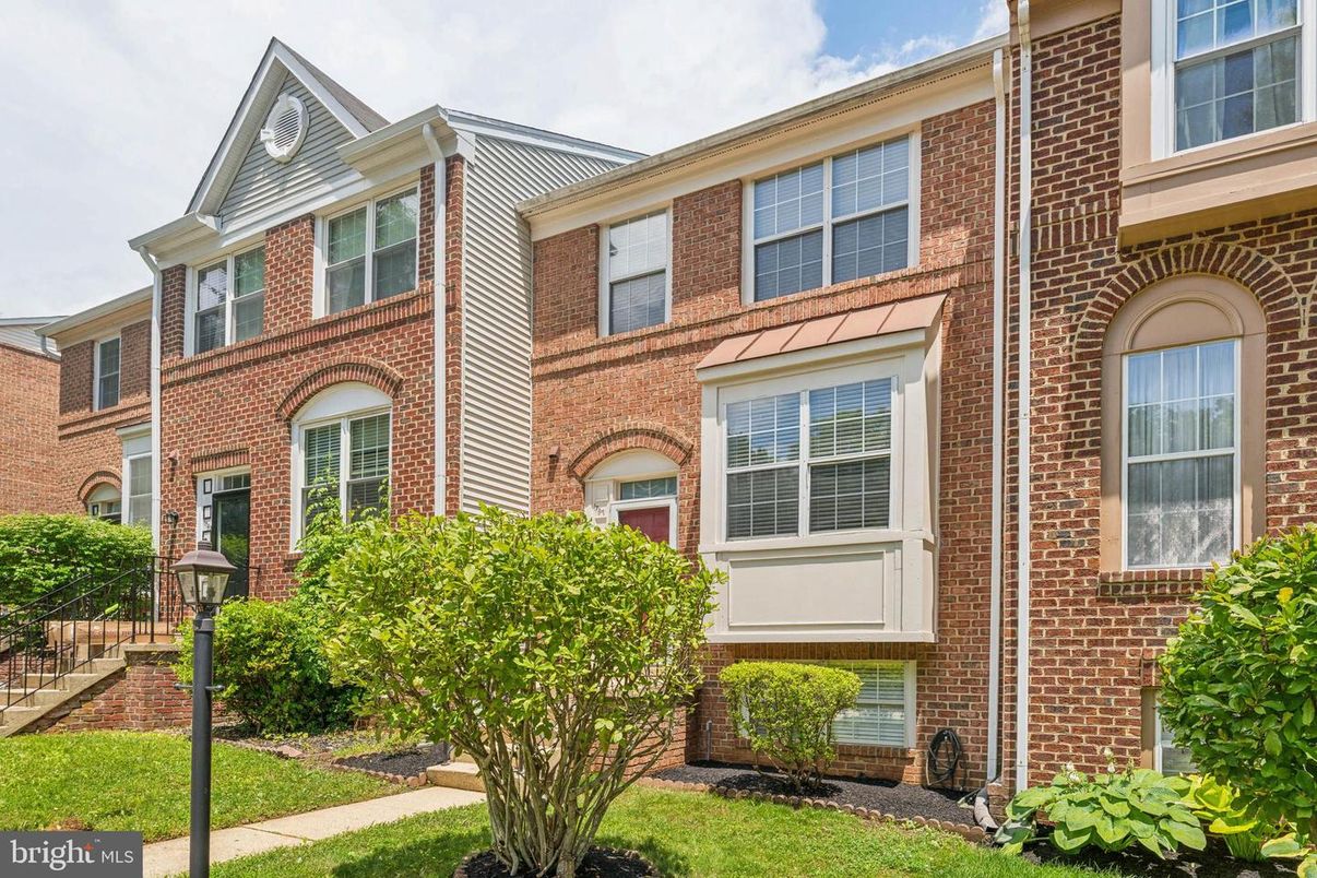 Exterior, Facade, Brick Facade, Rowhouse