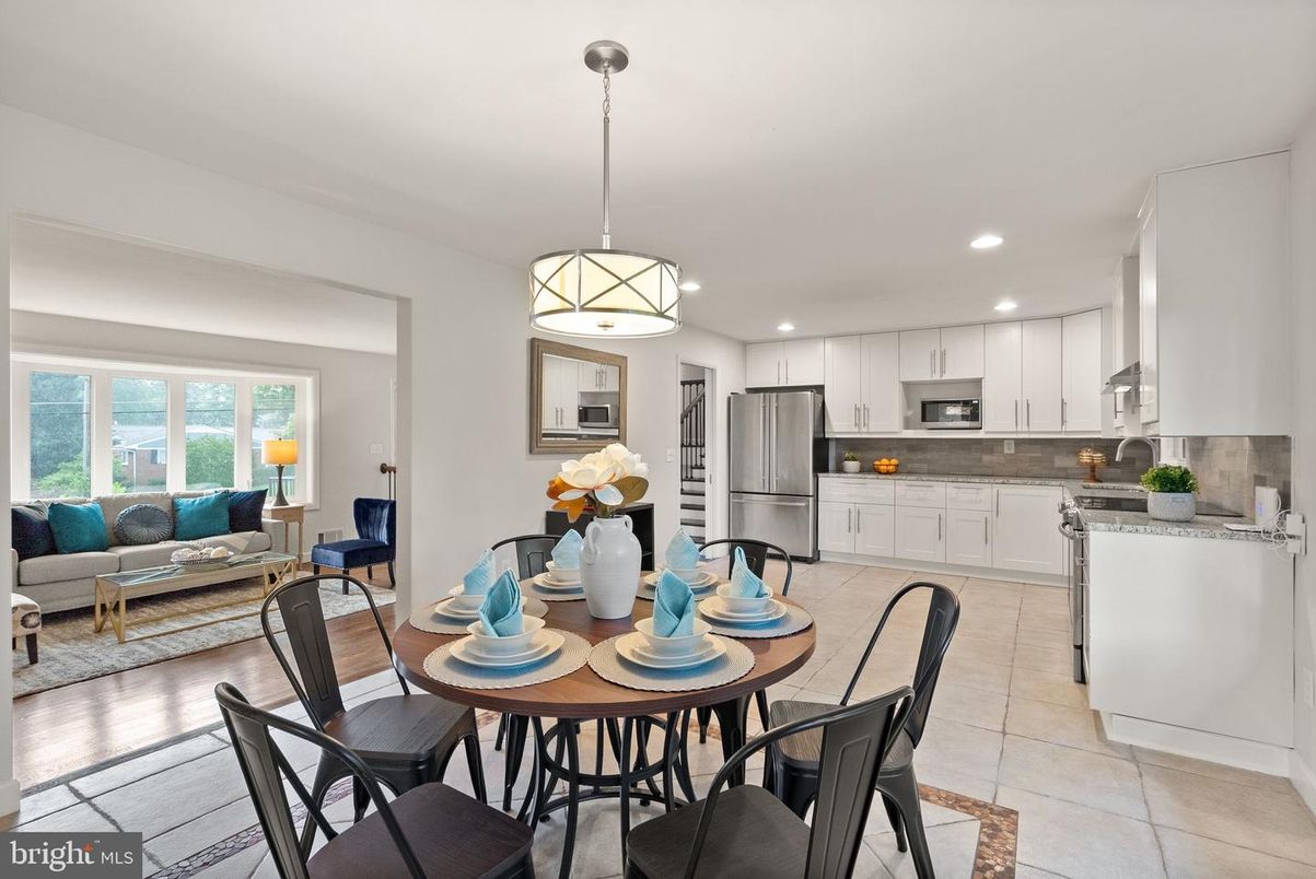 Dining room, Interior, Kitchen, Living room, Pendant Lights, Recessed Lighting, Stainless Steel Appliances