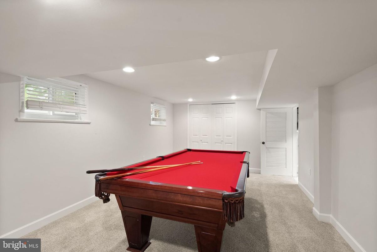 Billiard Table, Game Room, Interior, Recessed Lighting