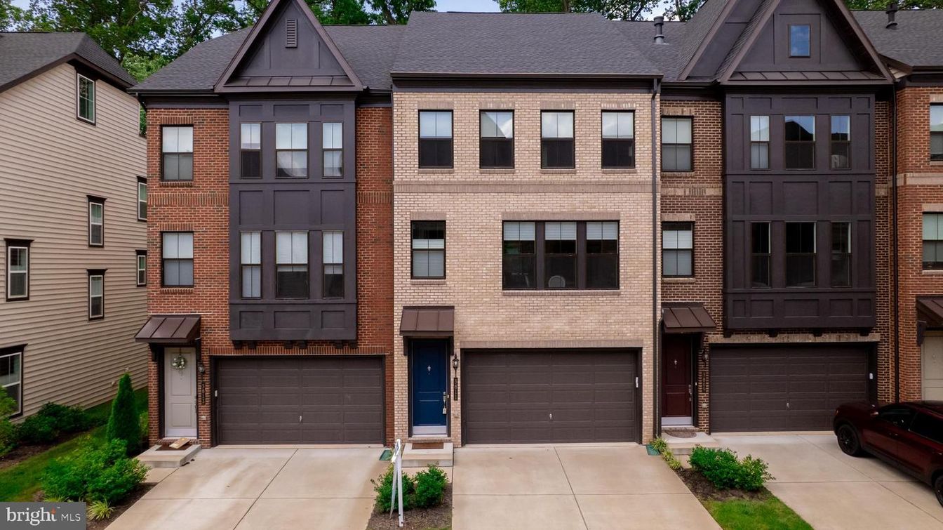 Attached, Exterior, Facade, Brick Facade, Rowhouse