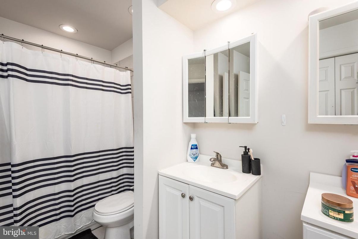 Bathroom, Interior, Recessed Lighting