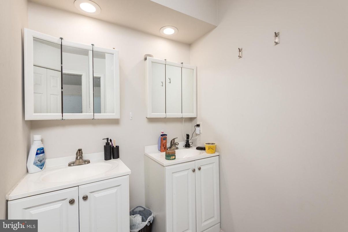 Bathroom, Dual Sink Vanities, Interior, Recessed Lighting, Washer