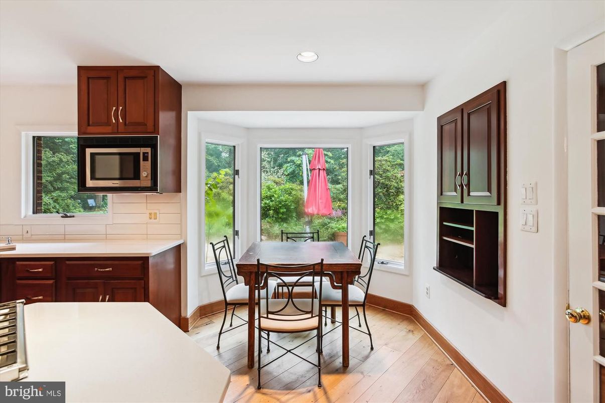 Dining room, Interior, Kitchen, Recessed Lighting, Wood Texture Flooring