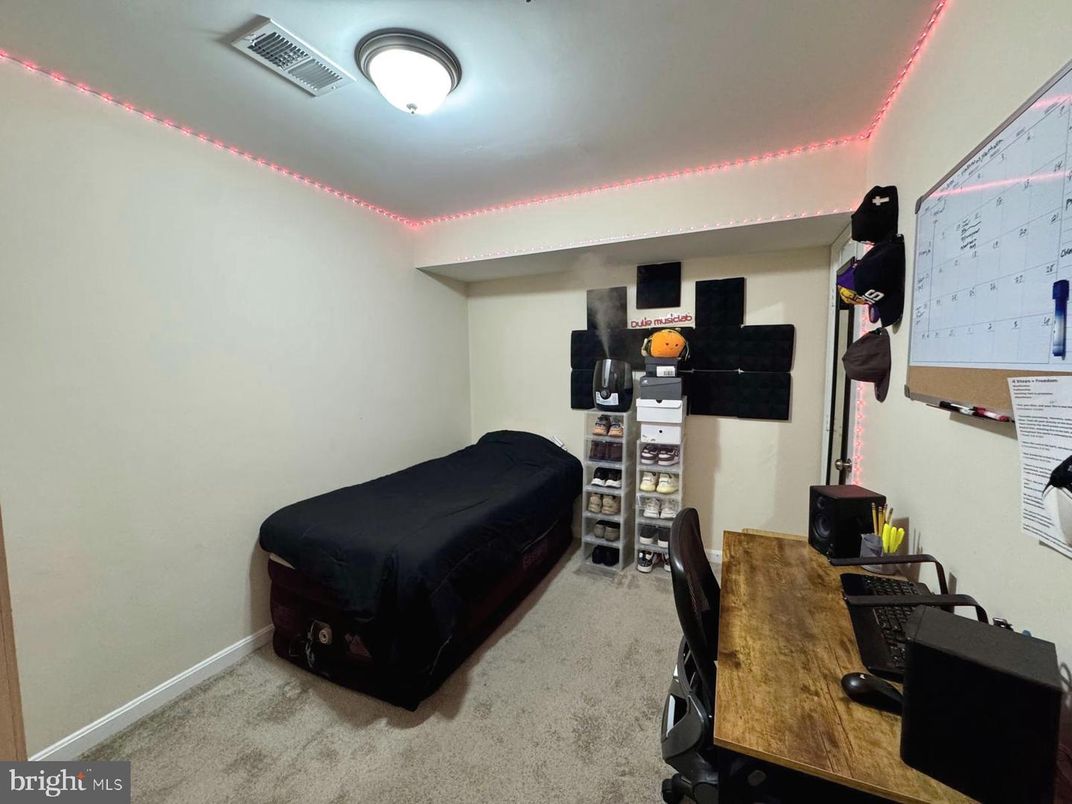 Home Office, Interior