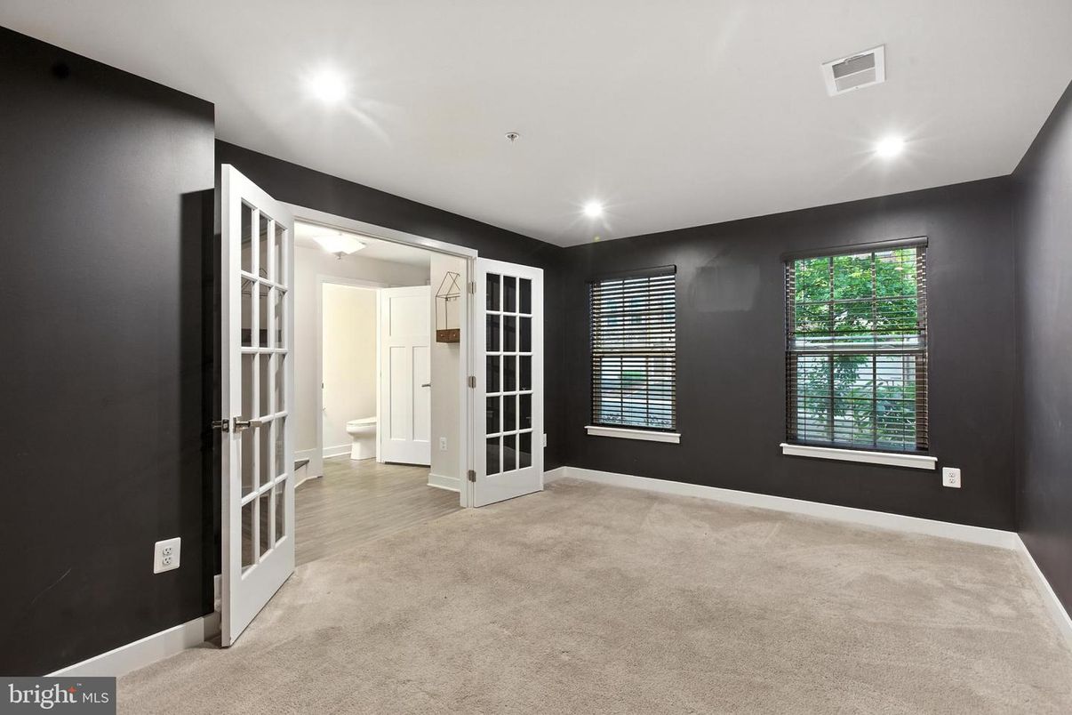 Empty room, Interior, Recessed Lighting