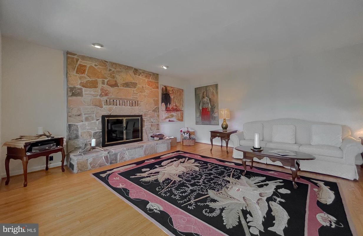 Interior, Living room, Recessed Lighting, Stone Walls, Wood Texture Flooring