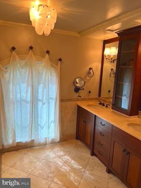Bathroom, Dual Sink Vanities, Interior