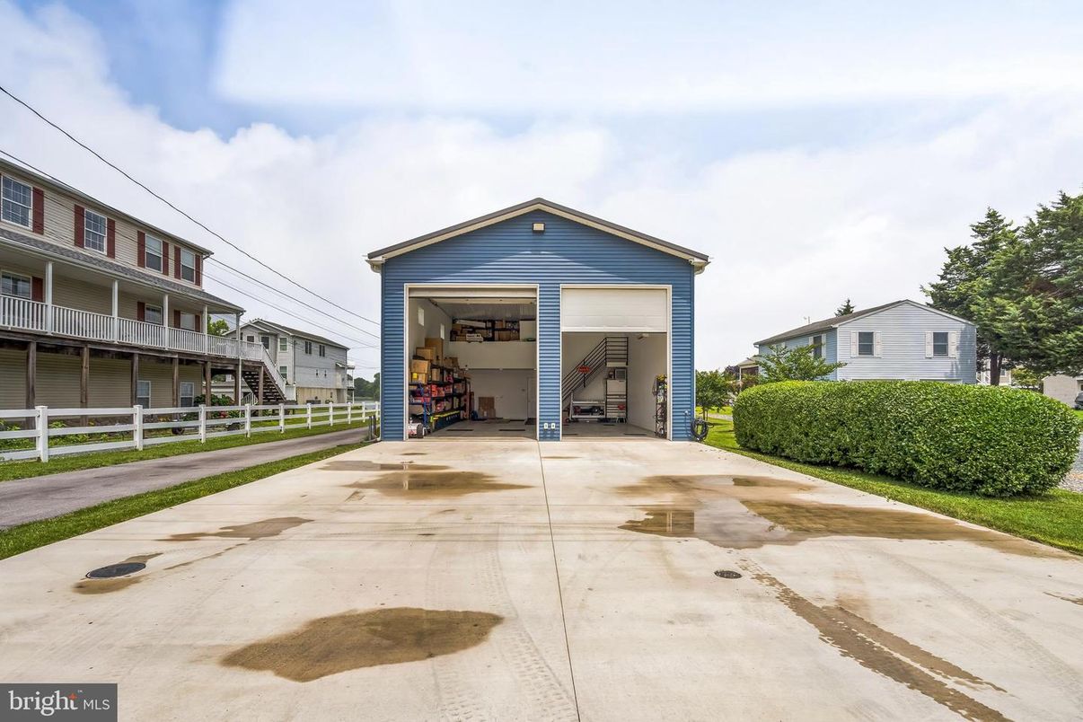 Backyard, Detached Garage, Exterior