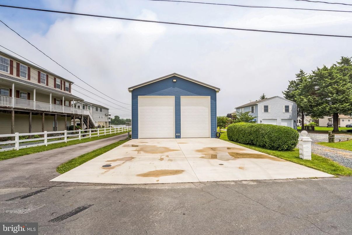 Detached Garage, Exterior