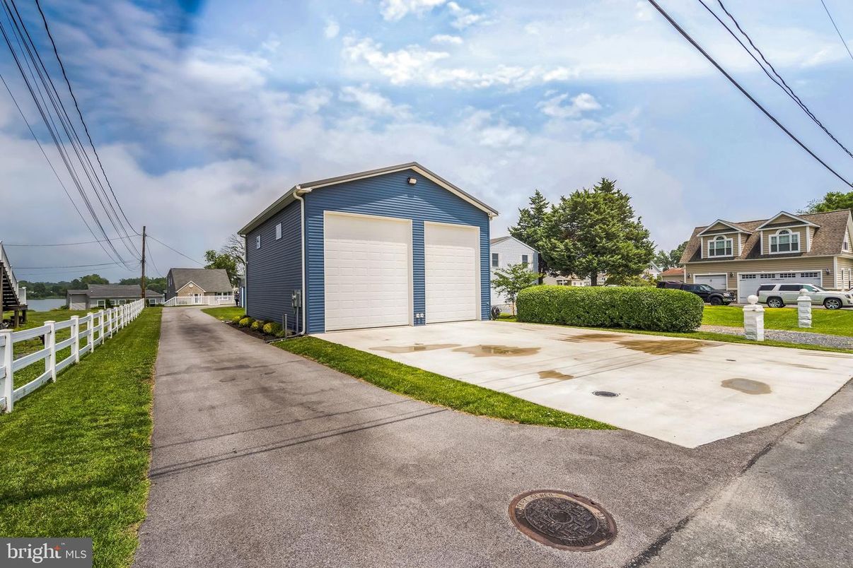 Backyard, Detached Garage, Exterior