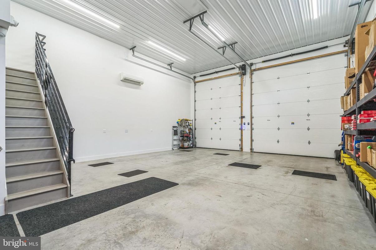 Garage, Interior