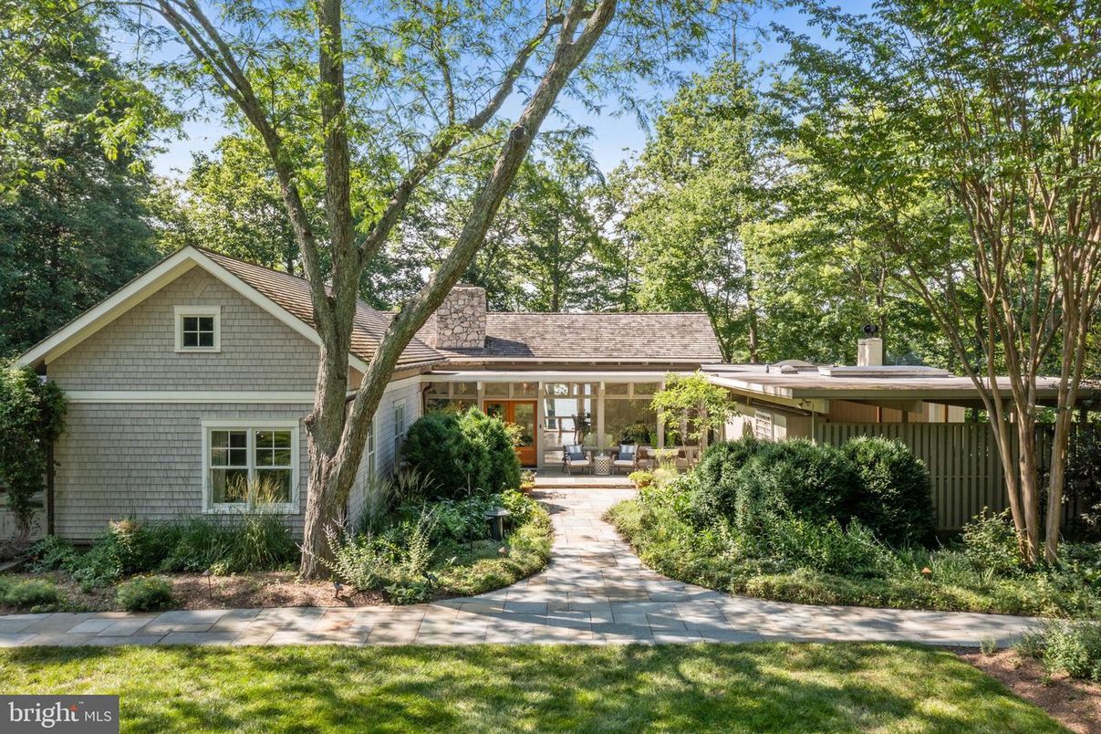 Exterior, Facade, Ranch