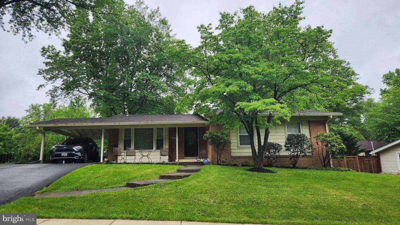 Exterior, Facade, Brick Facade, Ranch