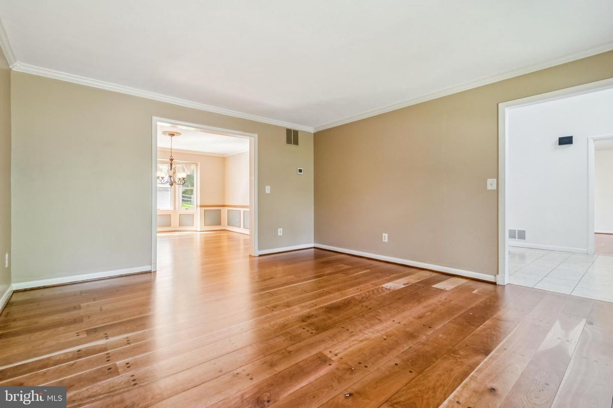 Chandelier, Empty room, Interior, Wood Texture Flooring
