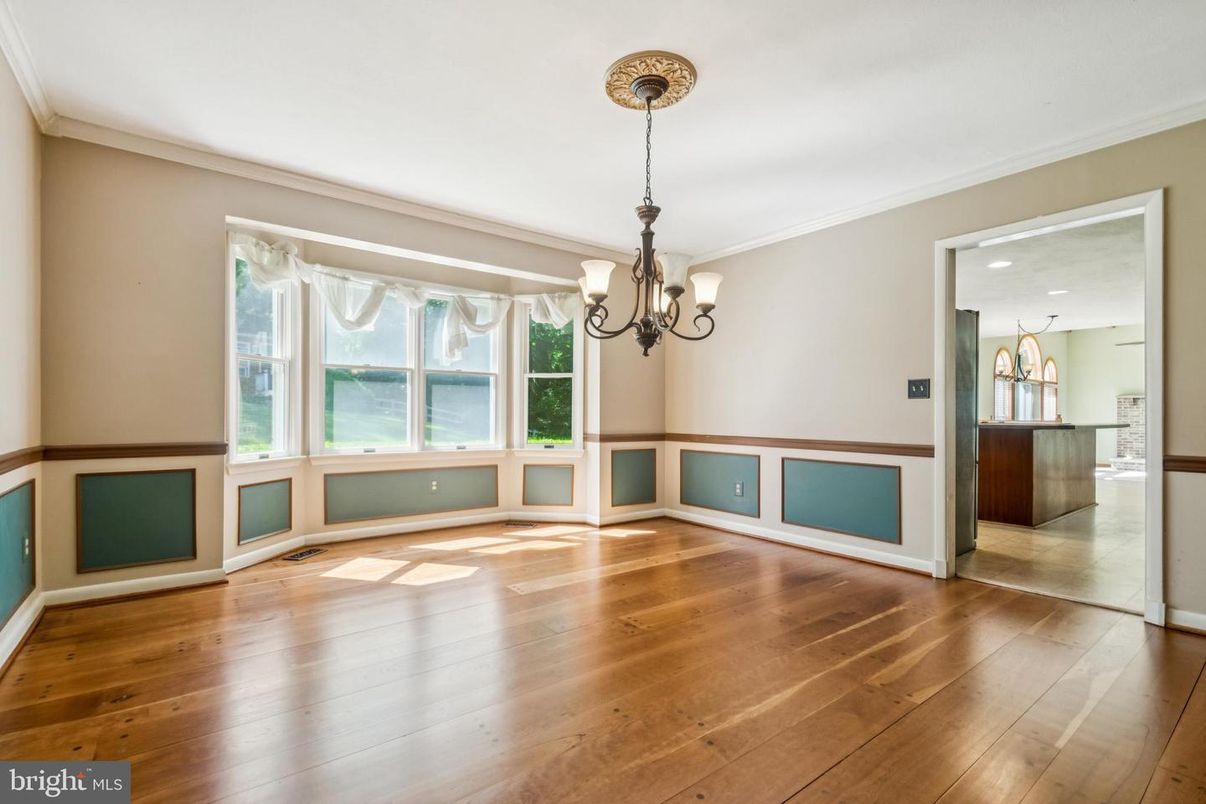 Chandelier, Empty room, Interior, Pendant Lights, Recessed Lighting, Wood Texture Flooring