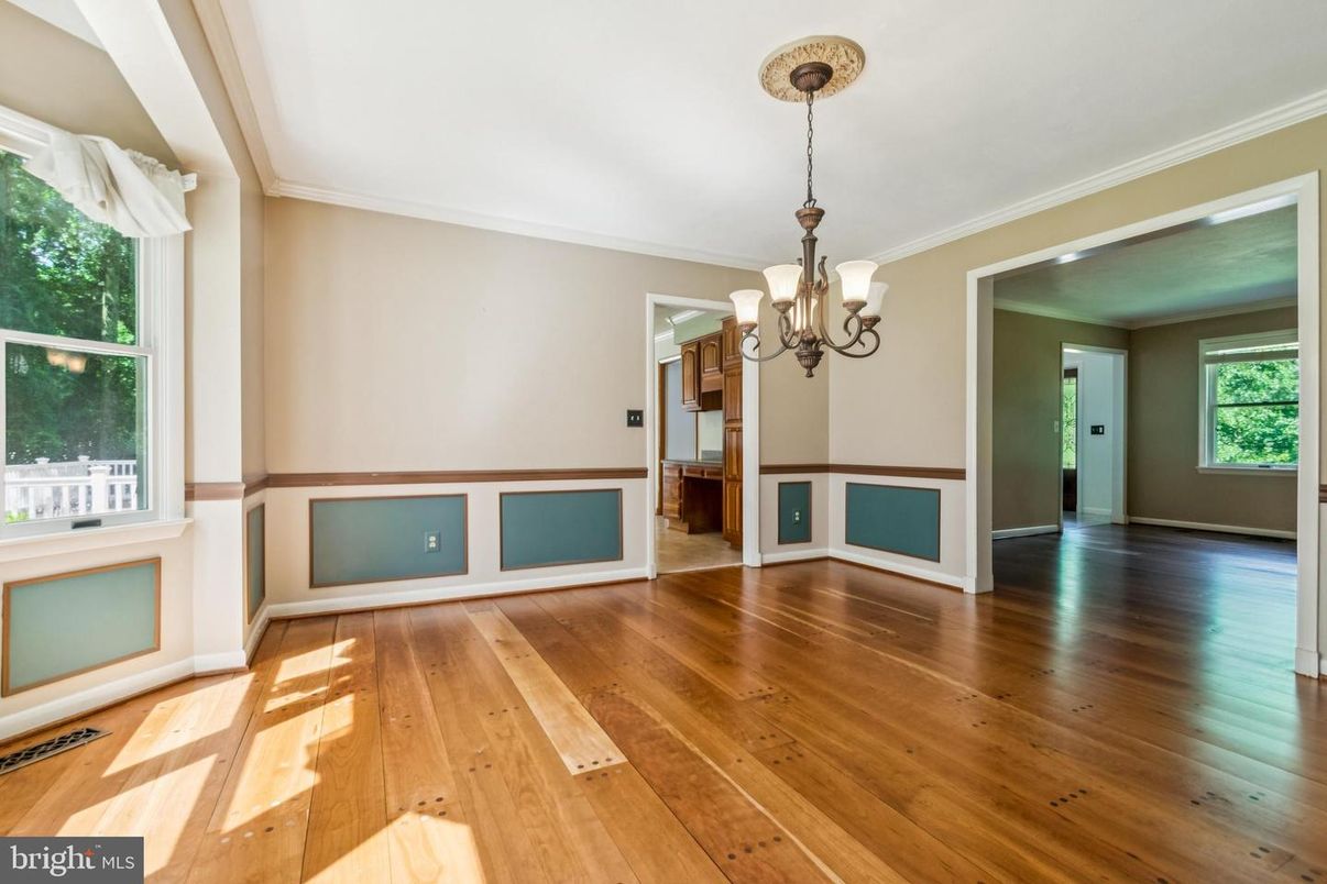 Chandelier, Empty room, Interior, Wood Texture Flooring