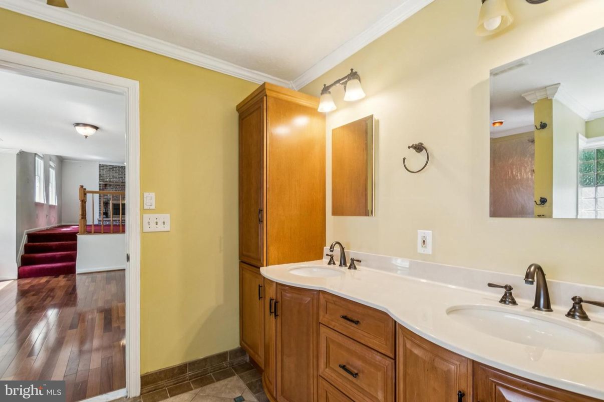 Bathroom, Dual Sink Vanities, Interior