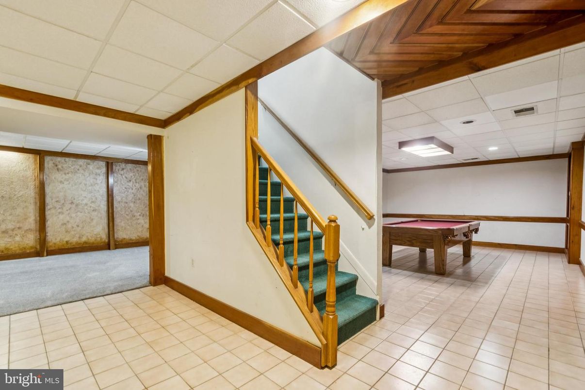 Billiard Table, Game Room, Interior, Recessed Lighting