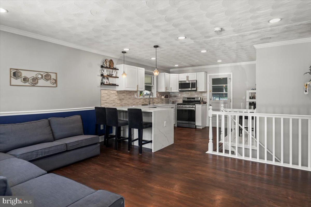 Interior, Kitchen, Living room, Pendant Lights, Recessed Lighting, Stainless Steel Appliances, Wood Texture Flooring