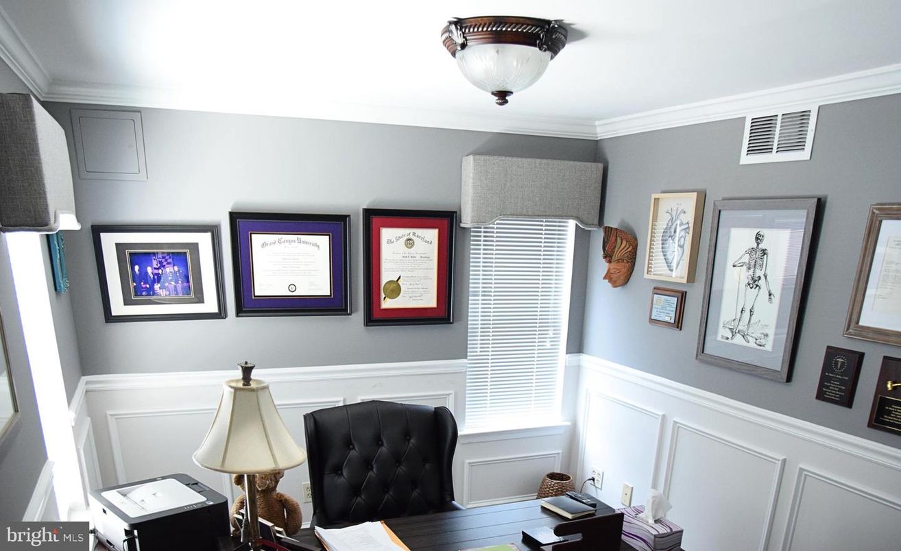 Home Office, Interior