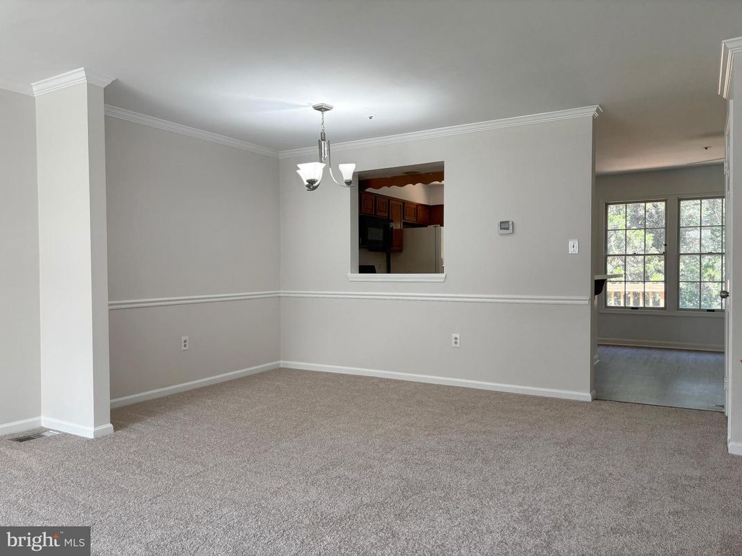 Empty room, Interior, Pendant Lights