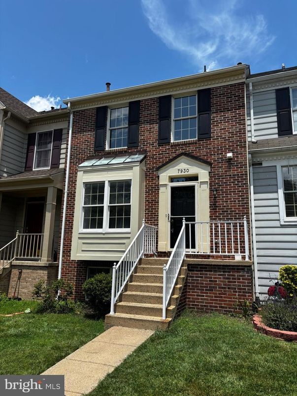 Exterior, Facade, Brick Facade, Rowhouse