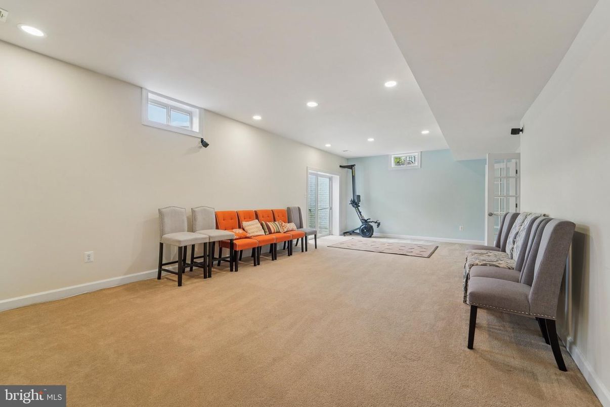 Fitness Equipment, Interior, Living room, Recessed Lighting